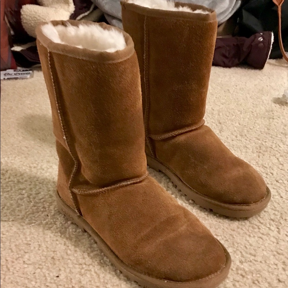 LAMO: Australian women’s Boots, Brown & 7.5 US.